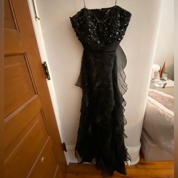 Vintage Badgley Mischka Black Sweetheart Neckline Sequined Ruffled Gown